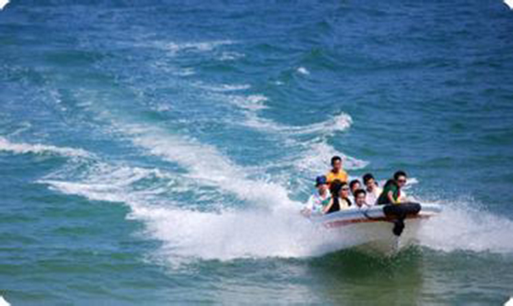 快艇冲浪3.jpg 快艇冲浪3.jpg